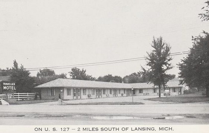 Travelier Motel - Vintage Postcard (newer photo)
